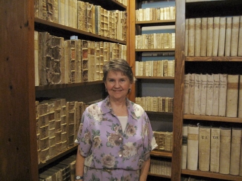 Aloma & her books (480x360) +.jpg