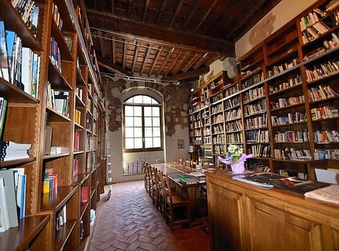 Palazzo dei Cerchi - Kent State Library.jpg